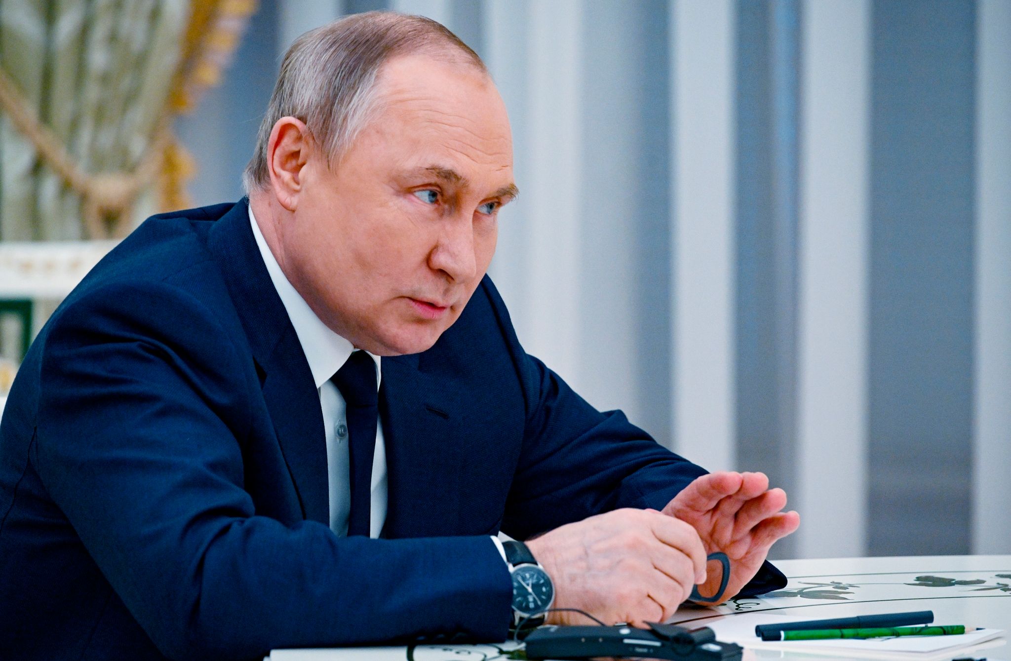 Russlands Präsident Putin ist nach Angaben eines Beraters wieder bereit, mit der Ukraine zu verhandeln. (© Vladimir Astapkovich/Pool Sputnik Kremlin/AP/dpa/Archiv)