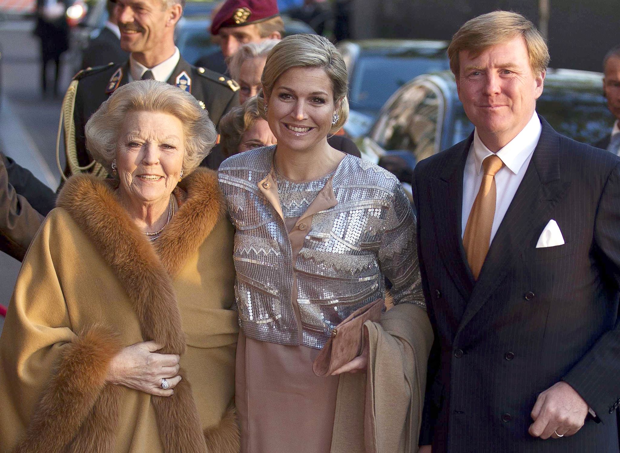 König Willem-Alexander, Königin Máxima und Prinzessin Beatrix - von der Steuer weiterhin befreit. (© Jerry Lampen/ANP / ROYAL IMAGES/dpa)