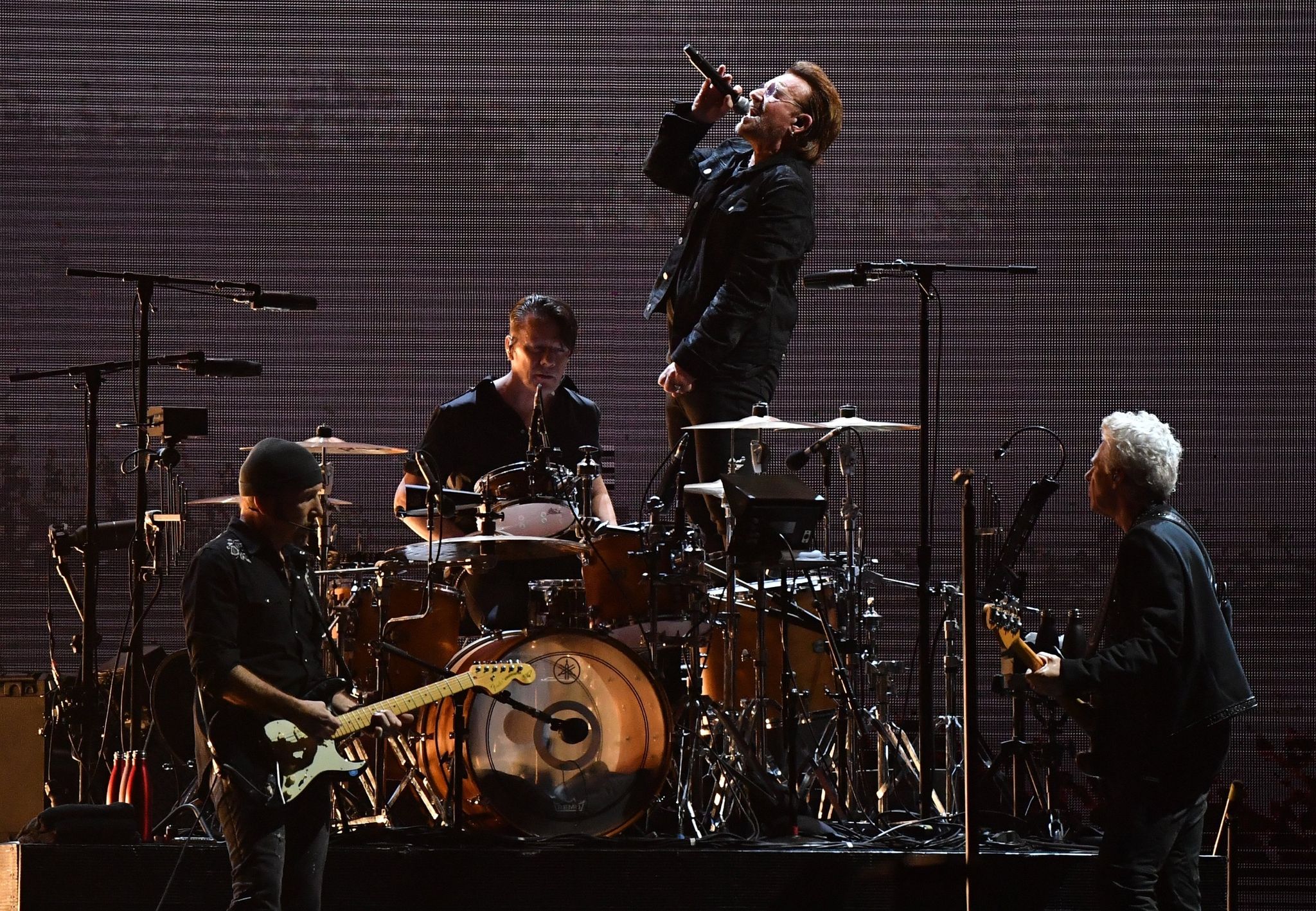 Rückblick in die Zukunft: U2. (© Dean Lewins/AAP/dpa)