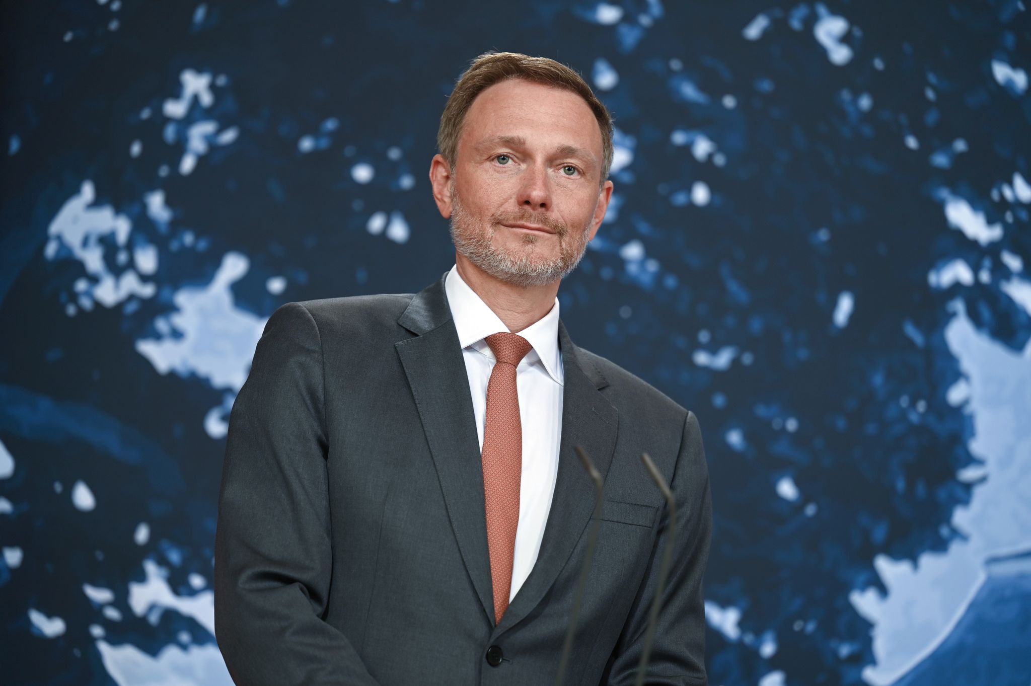 Finanzminister Christian Lindner will das übriggebliebene Geld aus der Energiepreisbremse nicht für andere Zwecke einsetzen. (© Julian Weber/dpa)