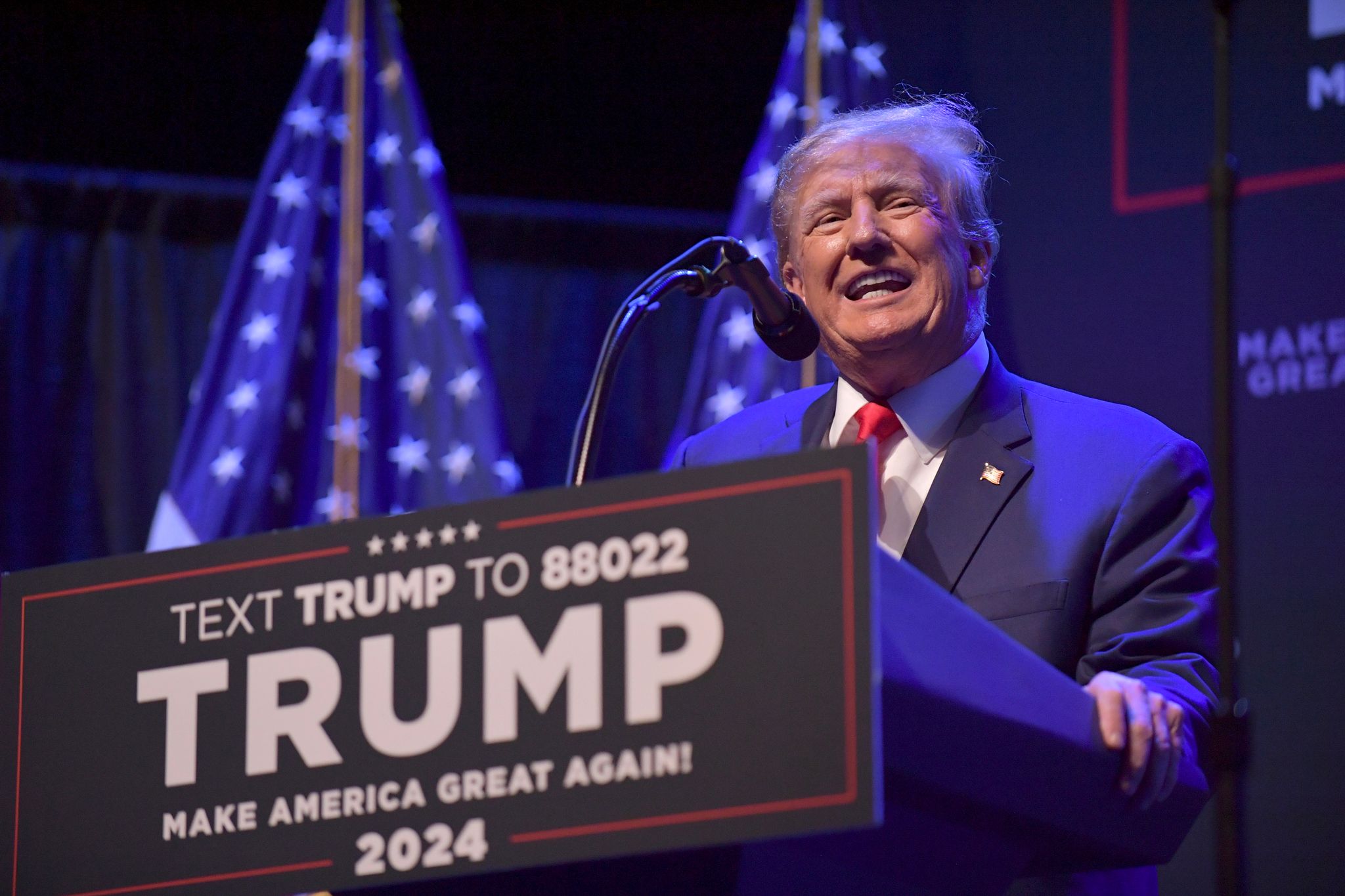 Donald Trump bei einer Wahlkampfveranstaltung in Davenport, Iowa. (© Ron Johnson/AP/dpa)
