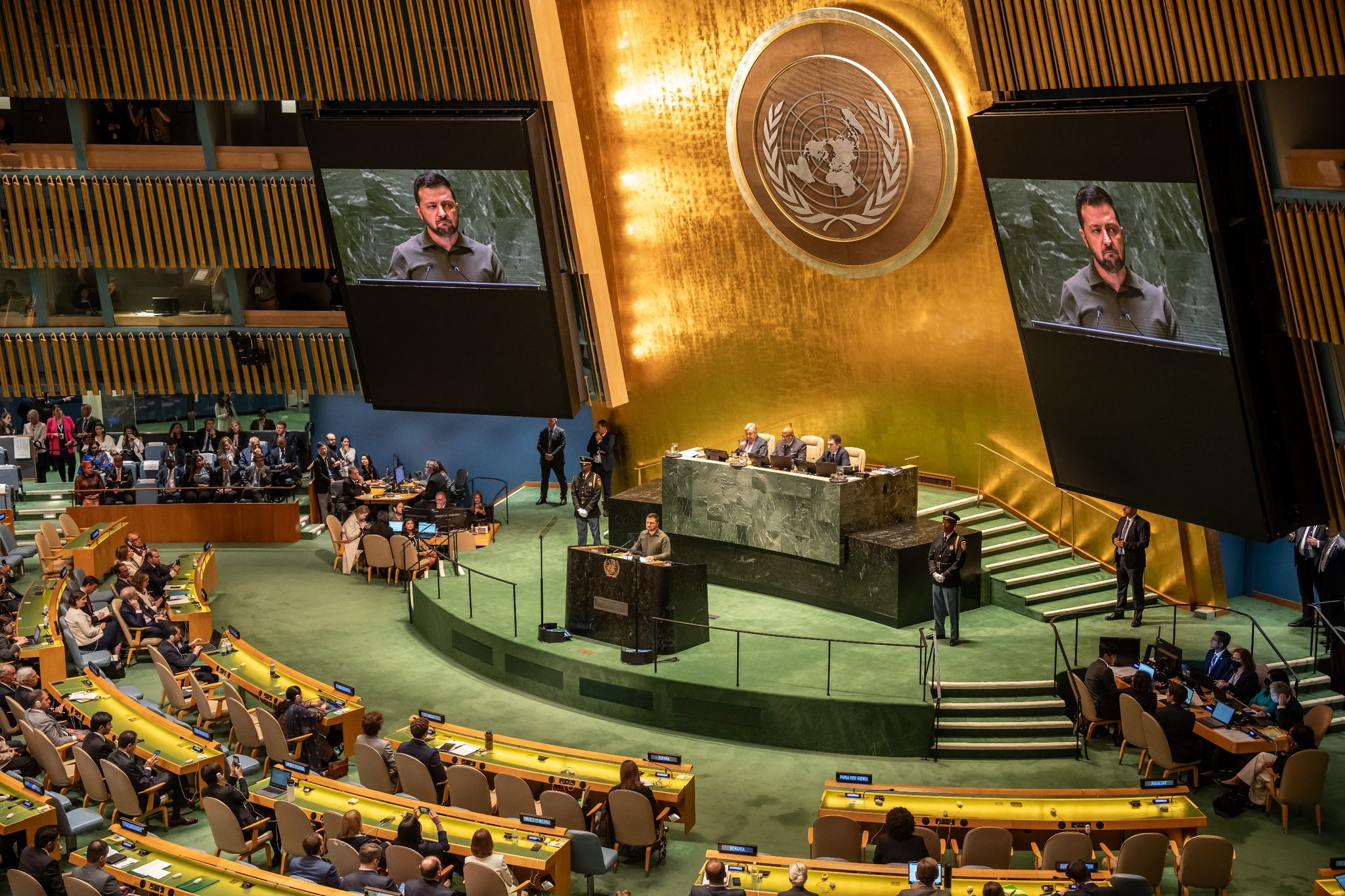Wolodymyr Selenskyj spricht bei der Generaldebatte der UN-Vollversammlung. (© Michael Kappeler/dpa)