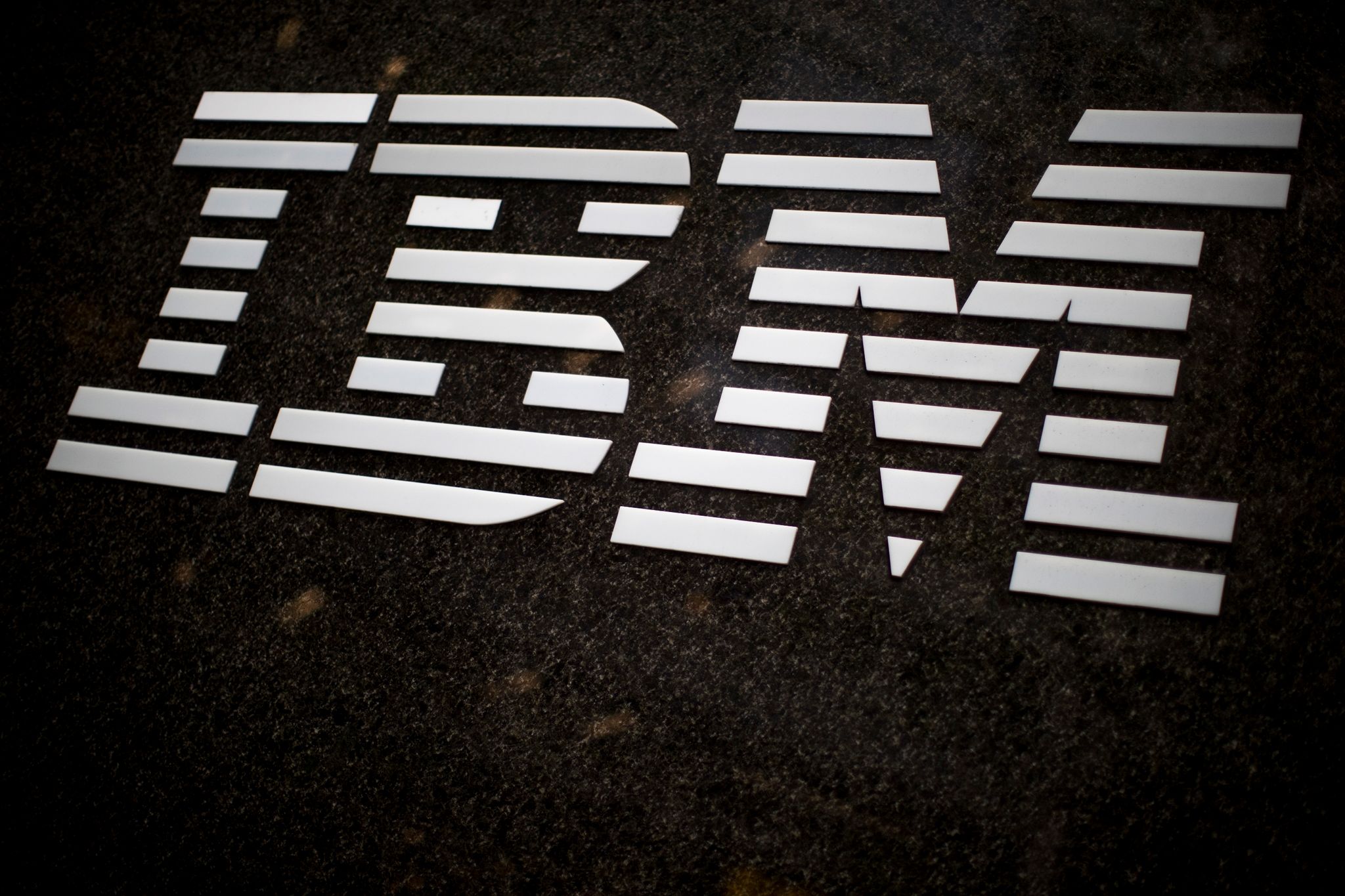 Der Computerriese IBM verzichtet zukünftig auf Werbung via X. (© Mary Altaffer/AP/dpa)