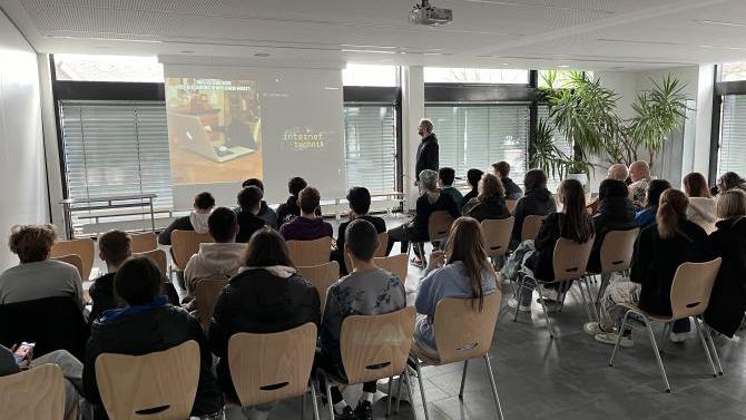 Der Digital Workshop in der  Jörg-Lederer-Mittelschule (© Alexander Uhrle)
