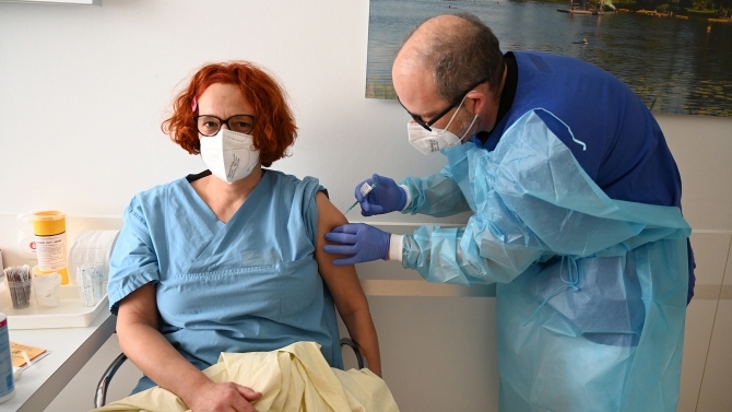 Die erste Impfung am OSK (© Oberschwabenklinik)