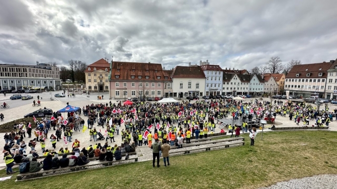 Große Kundgebung heute am Hildegardplatz (© Bringezu/AOV)