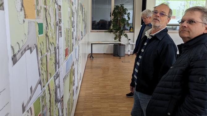  Rund 30 interessierte Bürgerinnen und Bürger kamen zur Vorstellung der  neuen Pläne für die Landschaftsfinger in Zech, Aeschach und am Hoyerberg. (©  Stadt Lindau)