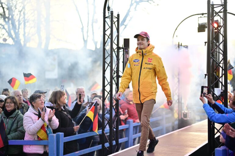 Skispringer Philipp Raimund beim WM-Teilnehmer- und Medaillengewinner-Empfang in Oberstdorf / Foto: Dominik Berchtold