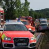 Aitrach: Schwerer Verkehrsunfall auf der A96 – PKW prallt auf Gefahrgut-LKW