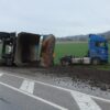 Sattelzug kippt auf B16 bei Mindelheim – 70.000€ Sachschaden, Fahrer bleibt unverletzt